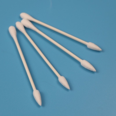 Einzelperson eingewickelte Papierstock-Runde und spitzes Wattestäbchen für Körperpflege